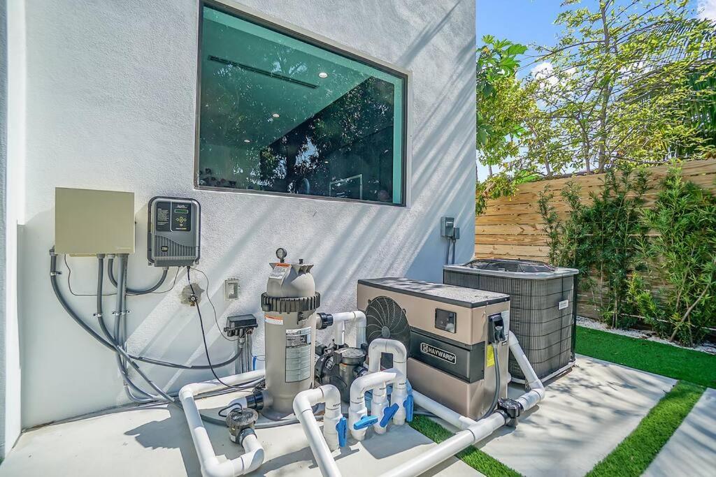 Villa Design House -Heated Pool -Big Yard -Gated Parking Miami Exterior foto