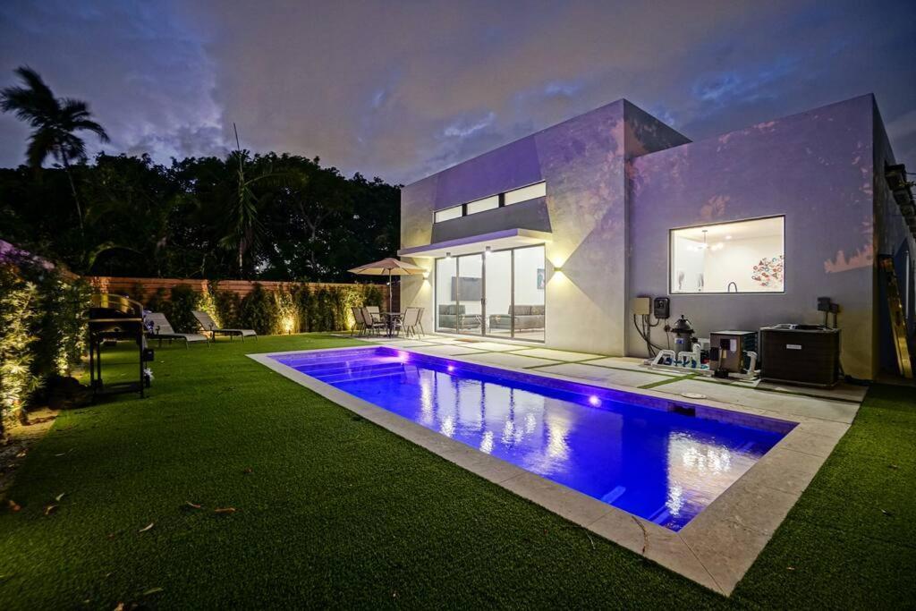 Villa Design House -Heated Pool -Big Yard -Gated Parking Miami Exterior foto