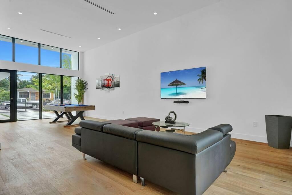 Villa Design House -Heated Pool -Big Yard -Gated Parking Miami Exterior foto
