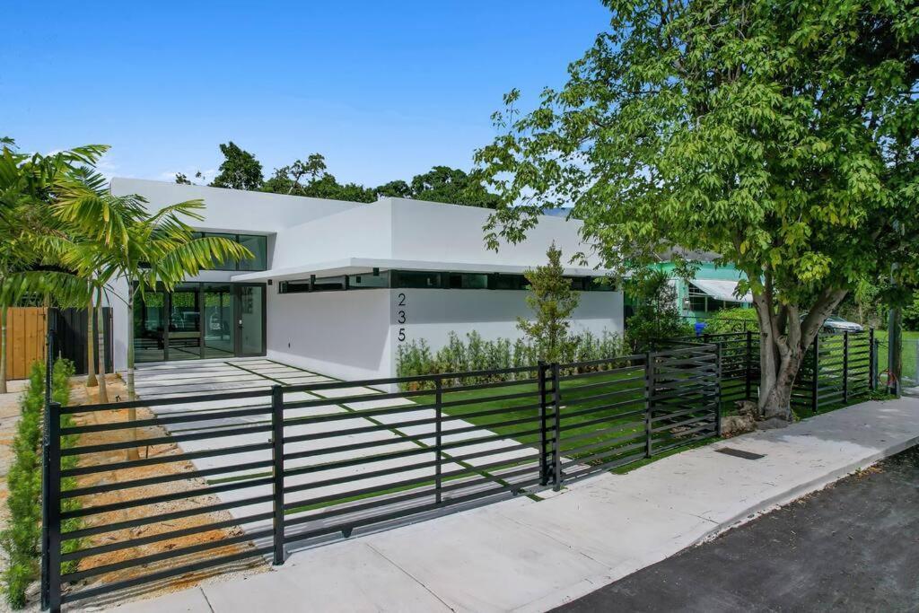 Villa Design House -Heated Pool -Big Yard -Gated Parking Miami Exterior foto