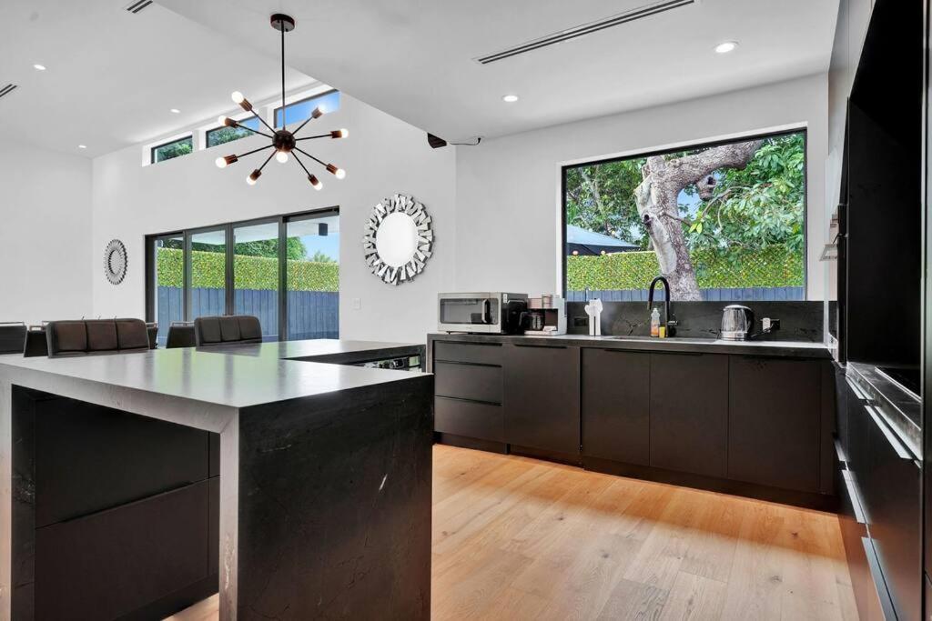 Villa Design House -Heated Pool -Big Yard -Gated Parking Miami Exterior foto